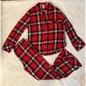Victoria’s Secret’s pajama set
Size extra small￼